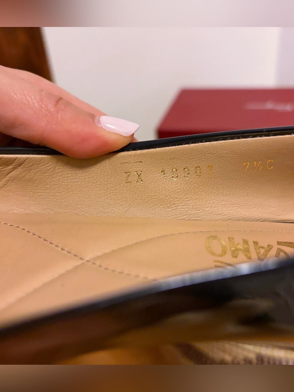 SALVATORE FERRAGAMO Varina Patent Navy Blue Leather Bow Ballet Flats EUC Sz 7.5 - Picture 11 of 12